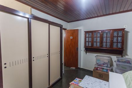 Casa à venda com 358m², 7 quartos e 2 vagasQuarto 3 da Casa de Fundos