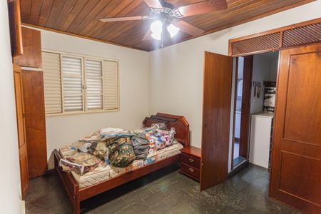 Casa à venda com 358m², 7 quartos e 2 vagasSuíte da Casa de Fundos