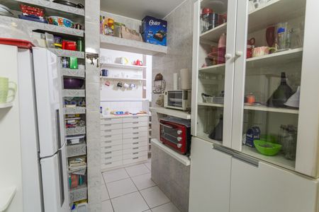 Casa à venda com 358m², 7 quartos e 2 vagasCozinha da Casa de Fundos