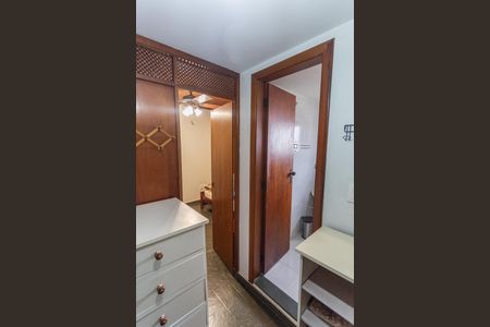 Casa à venda com 358m², 7 quartos e 2 vagasCloset da Suíte da Casa de Fundos