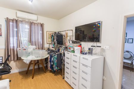 Casa à venda com 358m², 7 quartos e 2 vagasQuarto 1 da Casa de Fundos