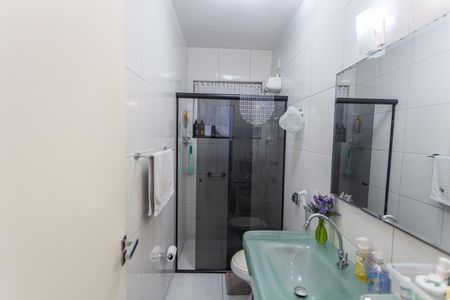 Casa à venda com 358m², 7 quartos e 2 vagasBanheiro Social da Casa de Fundos