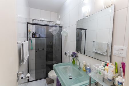 Casa à venda com 358m², 7 quartos e 2 vagasBanheiro Social da Casa de Fundos