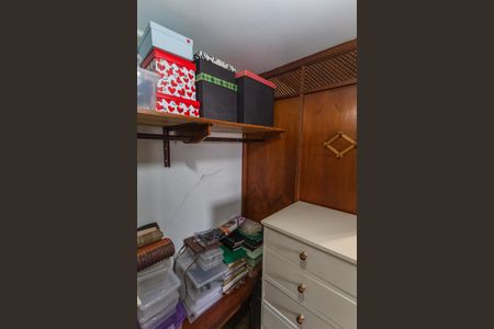 Casa à venda com 358m², 7 quartos e 2 vagasCloset da Suíte da Casa de Fundos