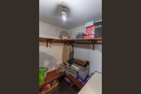 Casa à venda com 358m², 7 quartos e 2 vagasCloset da Suíte da Casa de Fundos