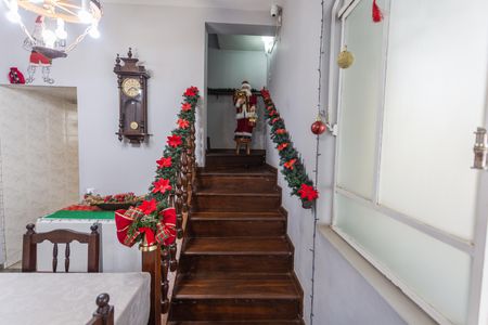 Casa à venda com 358m², 7 quartos e 2 vagasEscada de Acesso ao 2° Andar