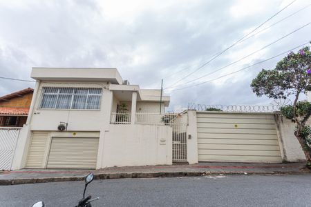 Casa à venda com 358m², 7 quartos e 2 vagasFachada
