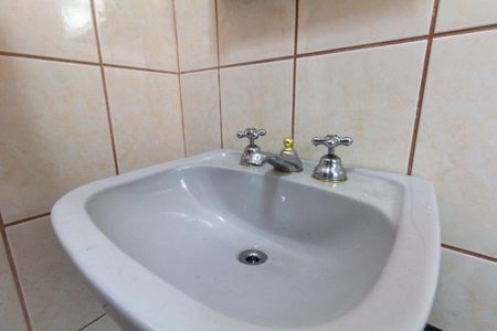 Casa à venda com 100m², 3 quartos e 1 vagaBanheiro 2