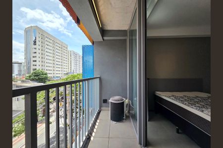 Varanda de kitnet/studio para alugar com 1 quarto, 24m² em Indianópolis, São Paulo
