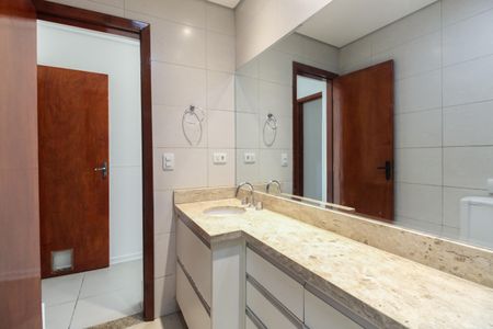 Casa à venda com 170m², 2 quartos e 2 vagas Casa à venda com 170m², 2 quartos e 2 vagasBanheiro Suíte 2