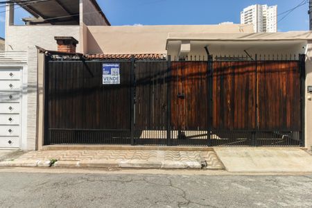 Casa à venda com 170m², 2 quartos e 2 vagas Casa à venda com 170m², 2 quartos e 2 vagasFachada