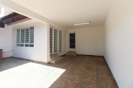 Casa à venda com 170m², 2 quartos e 2 vagas Casa à venda com 170m², 2 quartos e 2 vagasGaragem