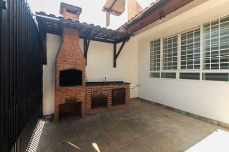 Casa à venda com 170m², 2 quartos e 2 vagas Casa à venda com 170m², 2 quartos e 2 vagasQuintal e Churrasqueira