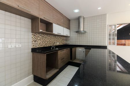 Casa à venda com 170m², 2 quartos e 2 vagas Casa à venda com 170m², 2 quartos e 2 vagasCozinha