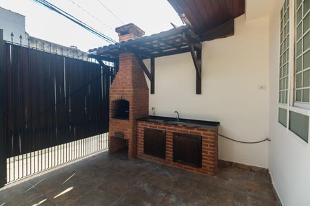 Casa à venda com 170m², 2 quartos e 2 vagas Casa à venda com 170m², 2 quartos e 2 vagasQuintal e Churrasqueira