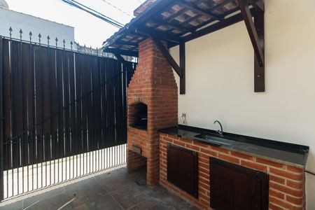 Casa à venda com 170m², 2 quartos e 2 vagas Casa à venda com 170m², 2 quartos e 2 vagasQuintal e Churrasqueira
