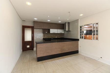 Casa à venda com 170m², 2 quartos e 2 vagas Casa à venda com 170m², 2 quartos e 2 vagasSala