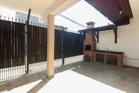 Casa à venda com 170m², 2 quartos e 2 vagas Casa à venda com 170m², 2 quartos e 2 vagasQuintal e Churrasqueira