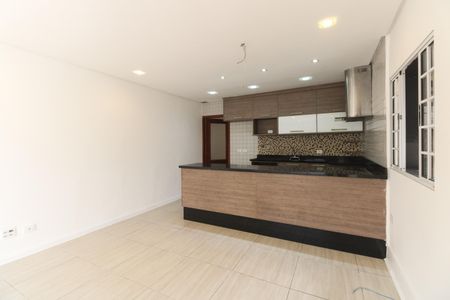 Casa à venda com 170m², 2 quartos e 2 vagas Casa à venda com 170m², 2 quartos e 2 vagasSala