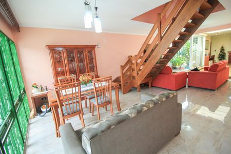 Casa à venda com 190m², 3 quartos e 4 vagasSala