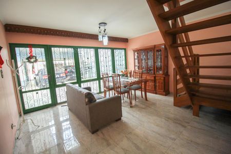 Casa à venda com 190m², 3 quartos e 4 vagasSala