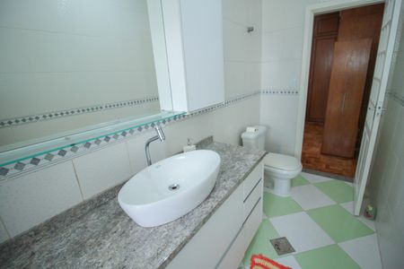 Casa à venda com 190m², 3 quartos e 4 vagasBanheiro da Suíte