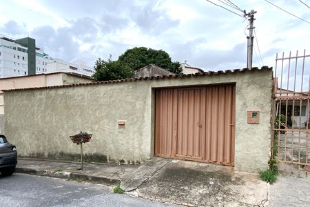 Casa à venda com 95m², 3 quartos e 7 vagasFachada