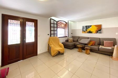 Casa à venda com 95m², 3 quartos e 7 vagasSala
