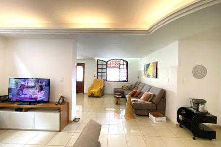 Casa à venda com 95m², 3 quartos e 7 vagasSala