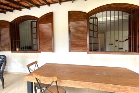 Casa à venda com 95m², 3 quartos e 7 vagasVaranda Frente