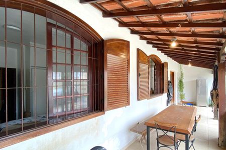 Casa à venda com 95m², 3 quartos e 7 vagasVaranda Frente
