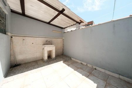 Casa à venda com 244m², 2 quartos e 1 vagaÁrea externa