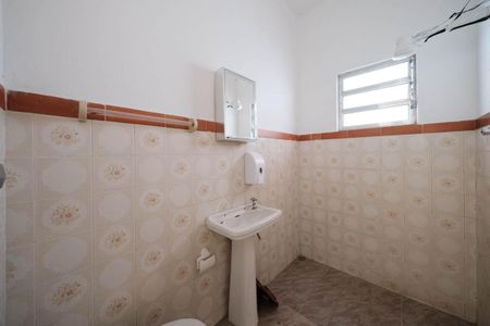 Casa à venda com 244m², 2 quartos e 1 vagaBanheiro
