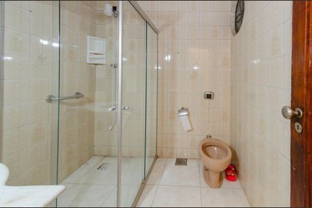 Apartamento à venda com 64m², 2 quartos e 1 vaga Apartamento à venda com 64m², 2 quartos e 1 vagaBanheiro social