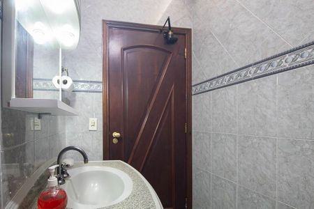 Casa à venda com 313m², 5 quartos e 5 vagasBanheiro 1