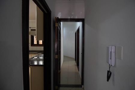 Casa à venda com 313m², 5 quartos e 5 vagasCorredor