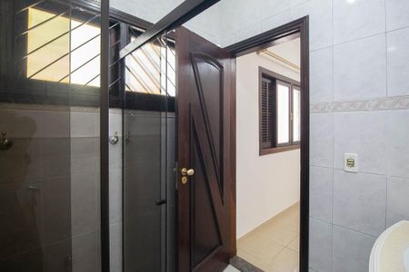 Casa à venda com 313m², 5 quartos e 5 vagasBanheiro da Suíte 1