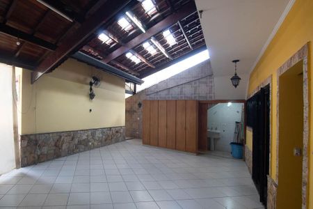 Casa à venda com 313m², 5 quartos e 5 vagasQuintal