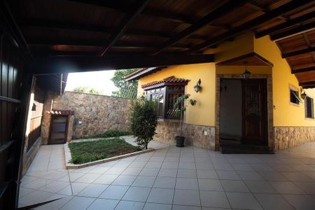 Casa à venda com 313m², 5 quartos e 5 vagasGaragem 