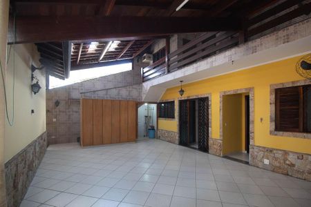 Casa à venda com 313m², 5 quartos e 5 vagasQuintal