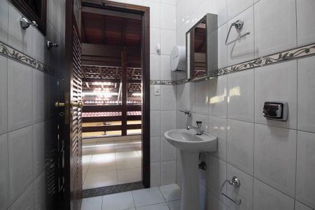 Casa à venda com 313m², 5 quartos e 5 vagasBanheiro 5