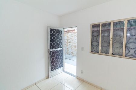 Sala de casa para alugar com 1 quarto, 55m² em Marechal Hermes, Rio de Janeiro