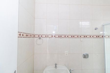 Banheiro de casa para alugar com 1 quarto, 55m² em Marechal Hermes, Rio de Janeiro