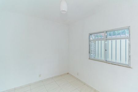 Sala de casa para alugar com 1 quarto, 55m² em Marechal Hermes, Rio de Janeiro