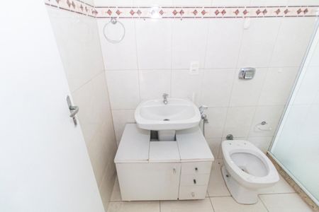 Banheiro de casa para alugar com 1 quarto, 55m² em Marechal Hermes, Rio de Janeiro