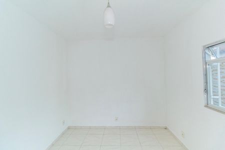 Sala de casa para alugar com 1 quarto, 55m² em Marechal Hermes, Rio de Janeiro