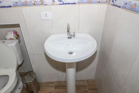 Banheiro de casa para alugar com 1 quarto, 30m² em Vila Romana, São Paulo