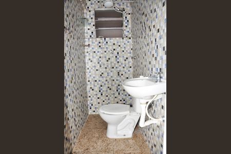 Casa à venda com 140m², 2 quartos e 2 vagasDetalhe - Banheiro Social