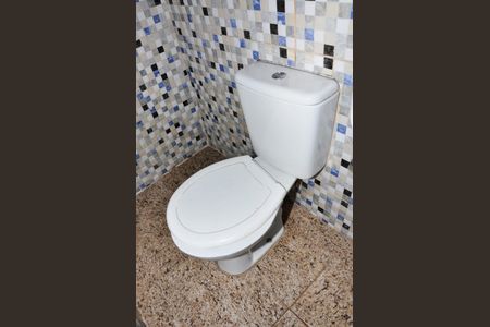 Casa à venda com 140m², 2 quartos e 2 vagasDetalhe - Banheiro Social