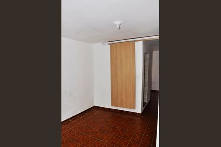 Casa à venda com 140m², 2 quartos e 2 vagasDetalhe - Quarto 01 com Varanda